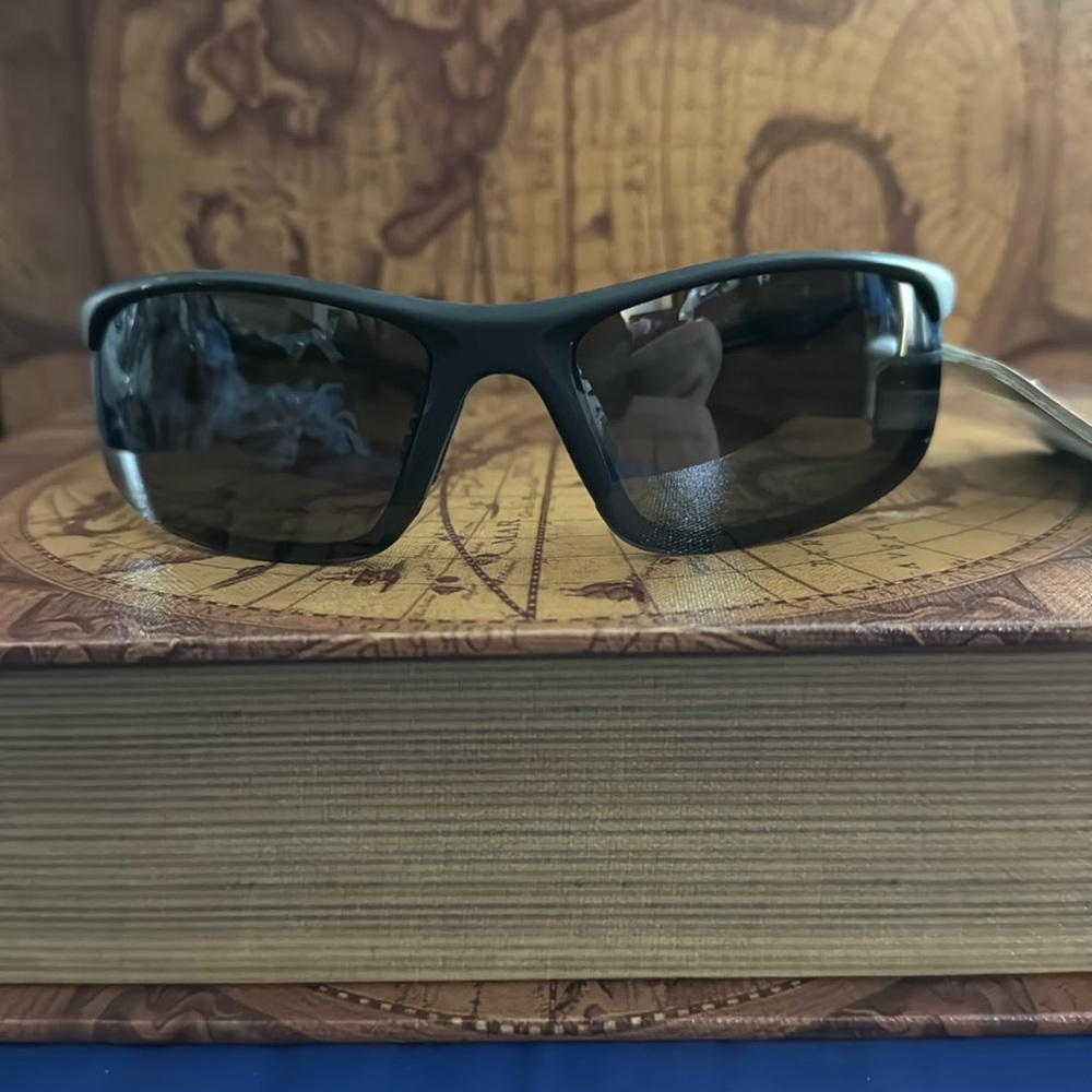 Foster Grant, sunglasses polarized lenses reduced glare